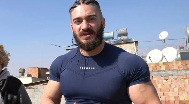 تم اعتقال ثلاثة ظواهر بما في ذلك تيستو تايلان.