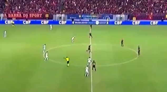 لا يوجد مثل هذا الهدف! تقدموا 1-0 دون لمس الكرة.
