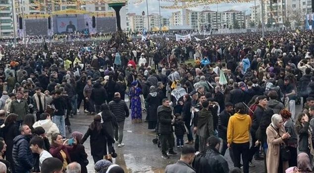 احتفالية النيروز في ديار بكر: تركيا التي تحل القضية الكردية تصبح فاعلاً قوياً في المنطقة
