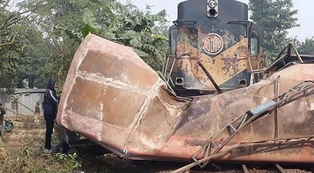 In a collision between a bus and a train in Bangladesh, 12 people lost their lives.