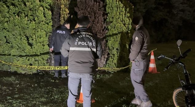 В центре Стамбула ужас! В парке найдено тело мужчины.