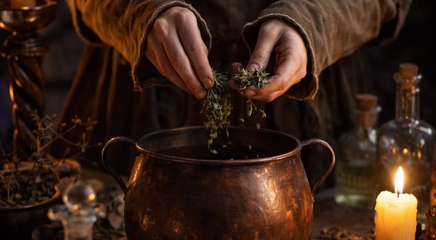 He wanted to cast a spell on his girlfriend! The money he got carried away with is no joke.