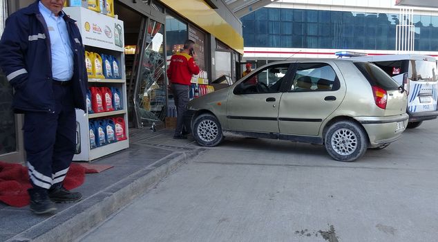 The soldier who was arguing with the cashier burst into the station with his vehicle.