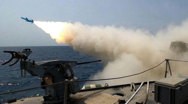 Иран разрешил проход 20 пакистанских судов через Ормузский пролив.