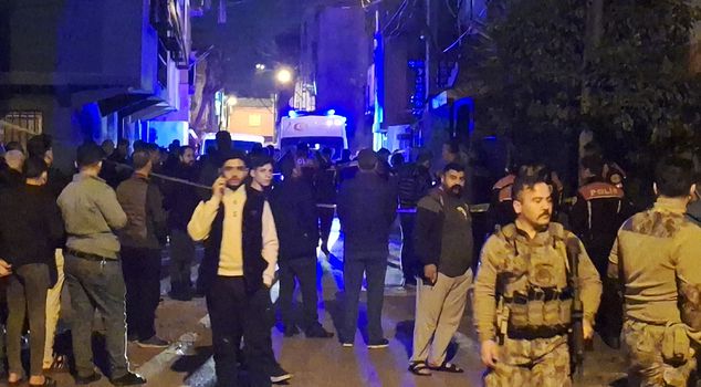 انفجار في سطح مبنى مكون من 3 طوابق في أضنة! توفي شخص واحد وأصيب شخص واحد.