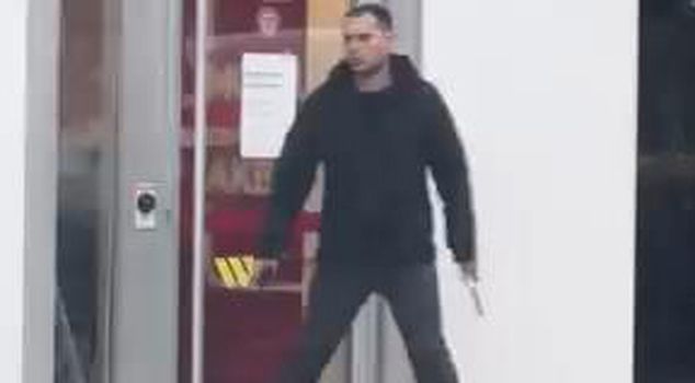 The bank robbery was thought to be real, but it turned out to be something else! It turned out to be a lovesick obsessive.