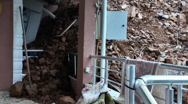 Landslide in Beykoz: Single-story house and car damaged.