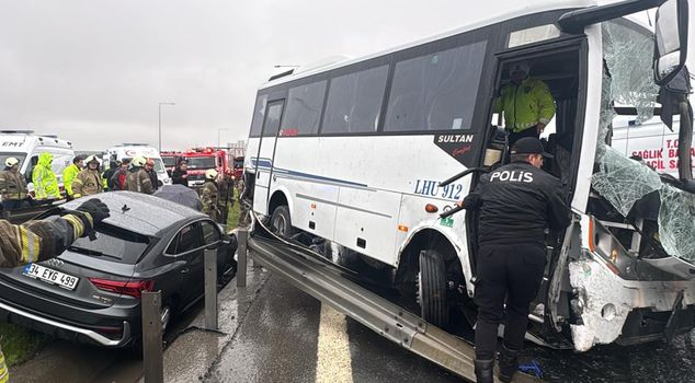 В результате цепной автомобильной аварии пришла печальная новость о пострадавшем полицейском Мустафе Айдыне.