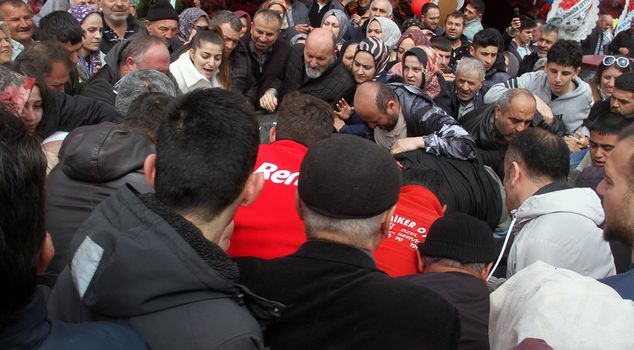 Crowd for cheap televisions in Konya