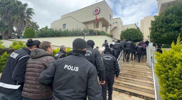 В операции по борьбе с коррупцией в Мармарисе задержаны 4 человека.
