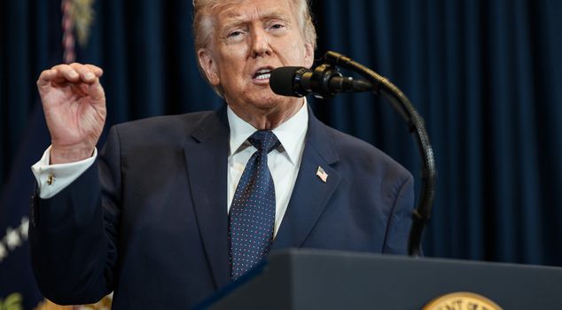 Трамп был госпитализирован! Заявление Белого дома вызвало сомнения.