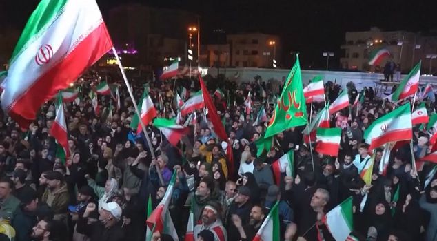 First images from Tehran after the ceasefire! The people took to the streets.