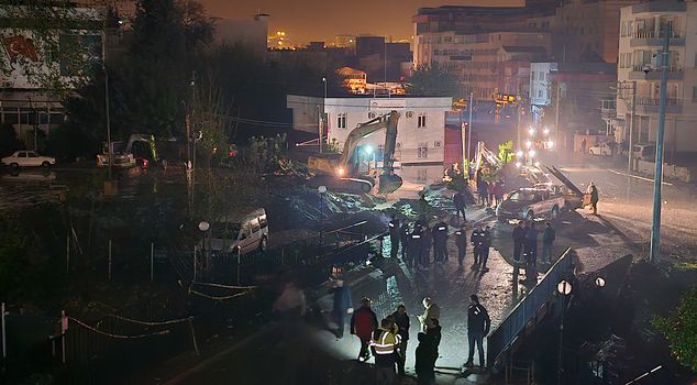 Due to heavy rainfall in Osmaniye, the Savrun River and Bülbül Stream overflowed; 2 people in a car swept away by the flood died.