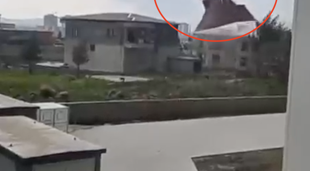 The strong wind blew the roof off the house; those moments were captured on camera.
