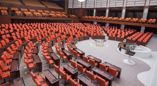 Attendance crisis in the Parliament! Parties are blaming each other, mothers waiting for the law are in rebellion.