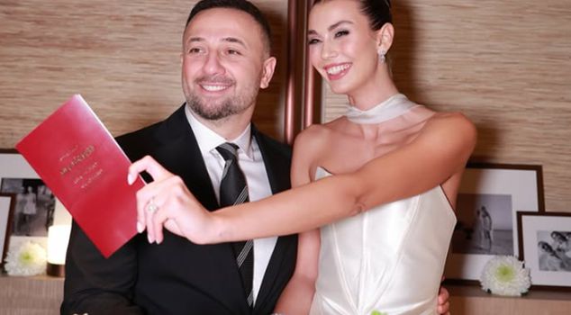 Surprise wedding! Sezgi Sena Akay got married.