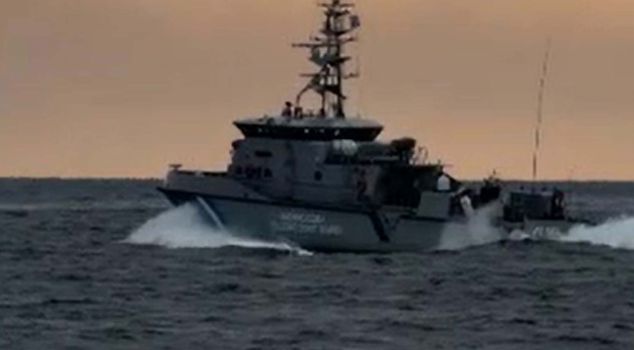 Dynamic moments in the Aegean: Turkish Coast Guard chased, Greek boat escaped.