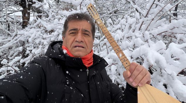 A clip under the snow from Aydın Aydın in mid-April: Summer hasn't come this year.