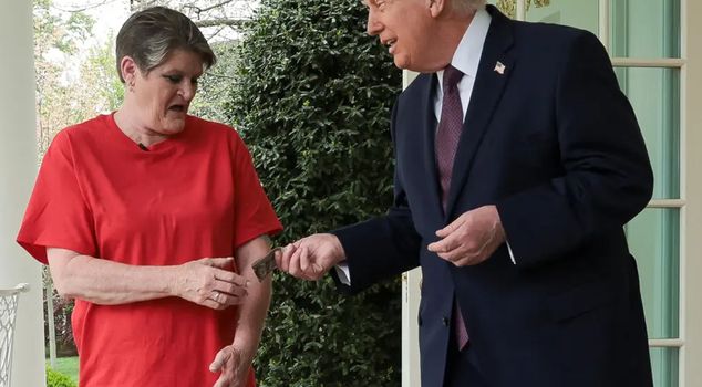 He gave a 4,500 lira tip to the courier who delivered Trump's order.