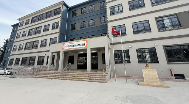 A high school student was caught with a gun in Mersin.