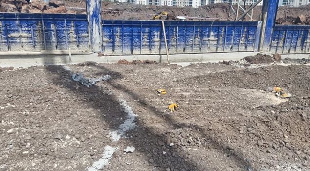 In Diyarbakır, one of two workers who were electrocuted at a construction site died, and the other was injured.