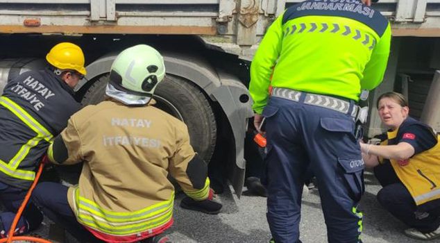 Он погиб, раздавленный движением грузовика во время его ремонта.