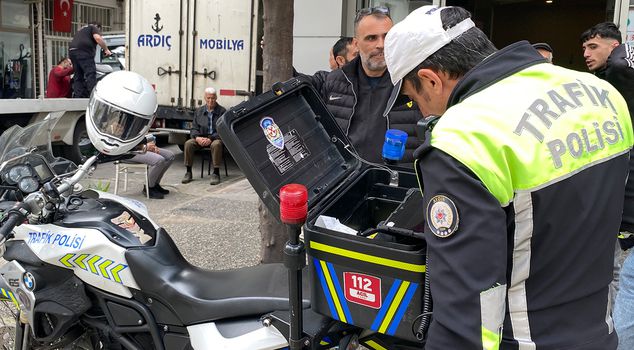 He escaped from the curb and lost 500 thousand liras.