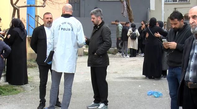 تم طعن امرأة تعيش بمفردها في الطابق الخامس في كارتال حتى الموت.