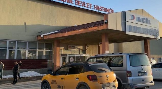 12 учеников были срочно доставлены в больницу.