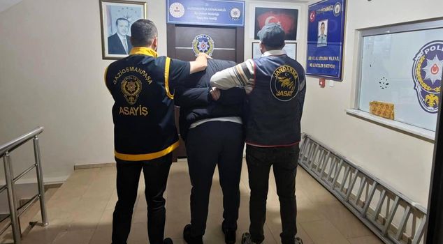 A fugitive sentenced to 33 years and 6 months in prison for 52 separate crimes was captured in a JASAT operation.