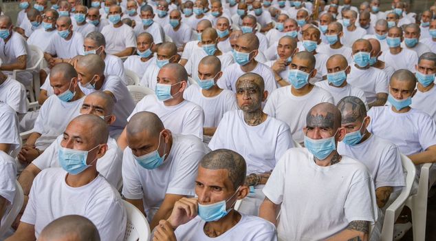 A collective lawsuit has begun against 500 members of the MS-13 gang in El Salvador.