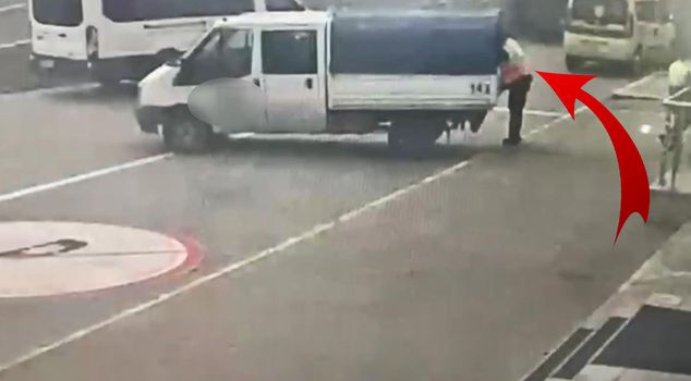 The shipment of cocaine packages with a ground service vehicle at Istanbul Airport is captured on camera.