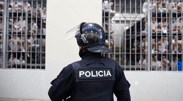 In Venezuela, 5 inmates lost their lives in a prison riot.