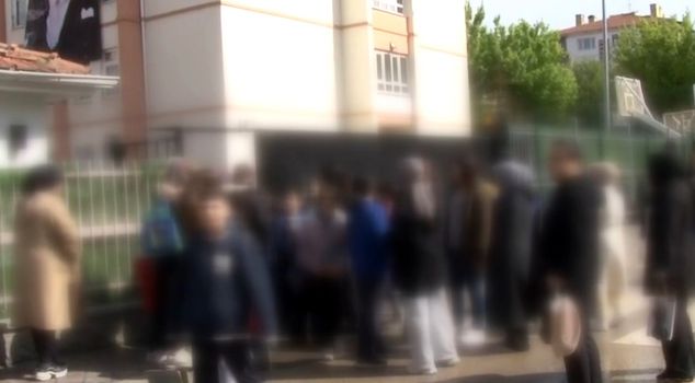 В Анкаре утверждается, что ученик 5-го класса принес в школу пистолет.