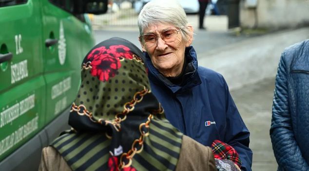 Canan Karatay described the pain she experienced after her husband's death: My teeth fell out from grief.