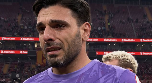 Günay Güvenç, who was subjected to a protest by Galatasaray fans, cried bitterly.