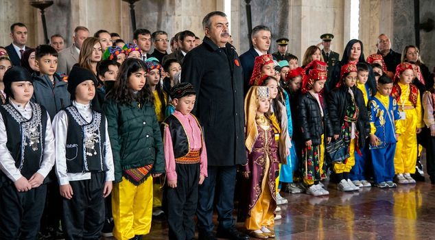 Minister Tekin with children from 81 provinces at Anıtkabir: We are raising individuals who think, produce, and add value.