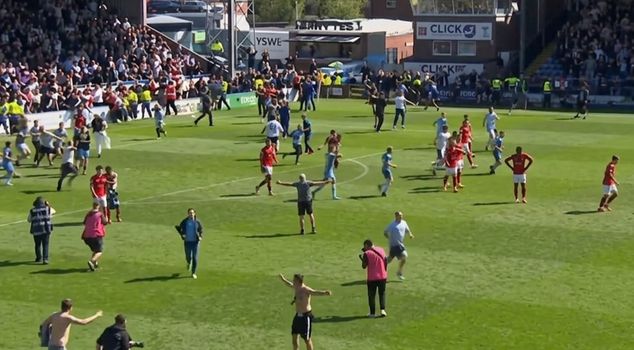 They thought the championship was secured with a goal in the 90+5th minute and rushed onto the field, only to lose the title after conceding a goal in the 90+13th minute.