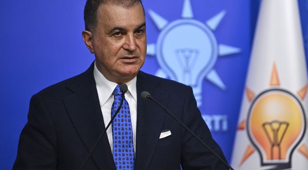 Пресс-секретарь партии AKP Омер Челик жестко отреагировал на высказывания Макрона: мы видим, что он проявляет ненужную дерзость