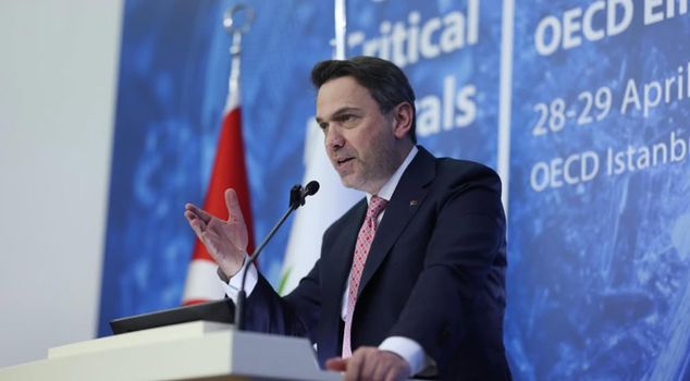 Minister Bayraktar's stern warning: No license for those who do not pay their workers' rights.