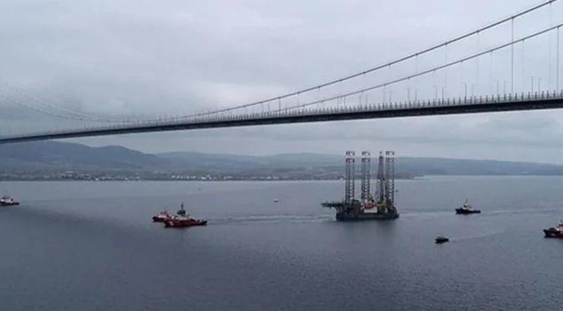 The Dardanelles Strait was closed to two-way traffic due to a low-speed vessel.