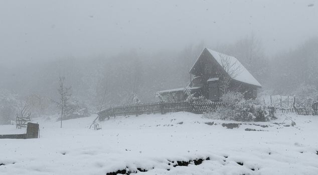 Surprising scene from 4 provinces in May! It has been snowing for hours
