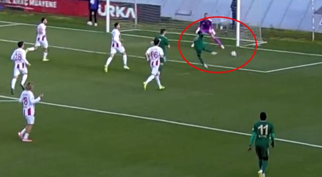 The position that marked the match! If he scored, his team would be promoted to the Super League.