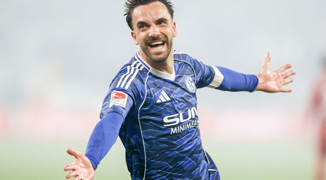 Schalke 04 was promoted to the Bundesliga with a goal scored by Kenan Karaman.