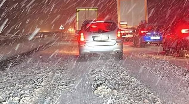 Snow captivity in Afyonkarahisar! Roads closed, ministry warned