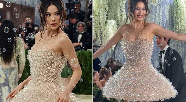 The dress that blows bubbles amazed everyone! It took 2,550 hours to prepare for the Met Gala and weighs 30 kilograms.