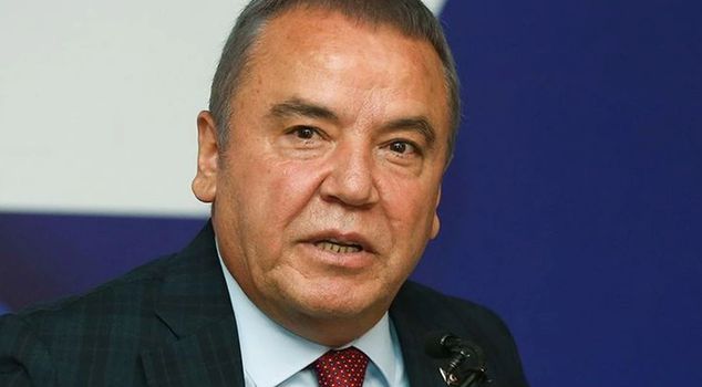 Шокирующее заявление на процессе в Анталье, где также судят Мухиттина Бёджека: золото принесли в сумке, деньги ушли Зейнеп Керимоглу