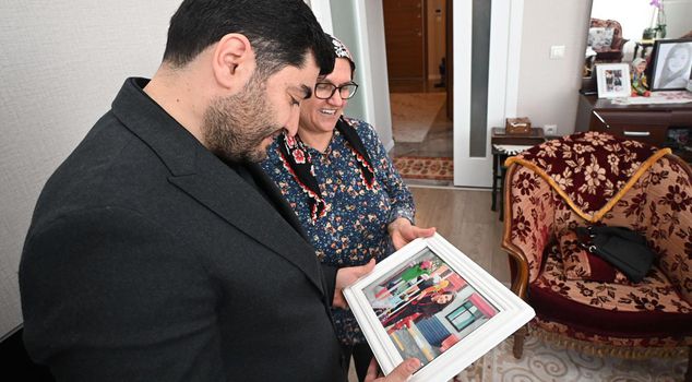 AK Party Etimesgut District Chairman Yasin Şankazan visited the mother of martyr teacher Aybüke Yalçın