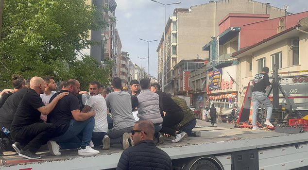 انتهى جدل موسيقى صاخب بشدة: تم نقل الجنازة على المطرقة