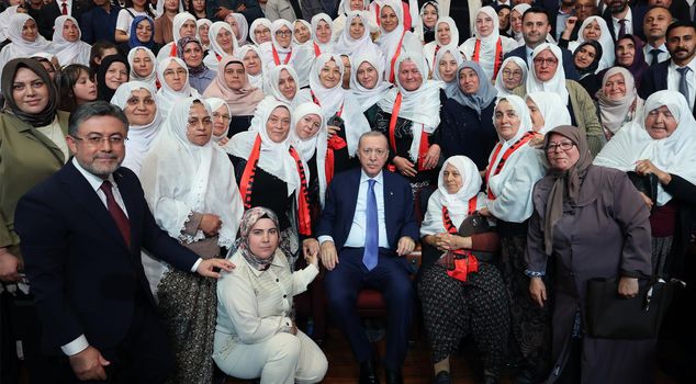 Colorful gathering on Farmers' Day: President Erdoğan met with female producers